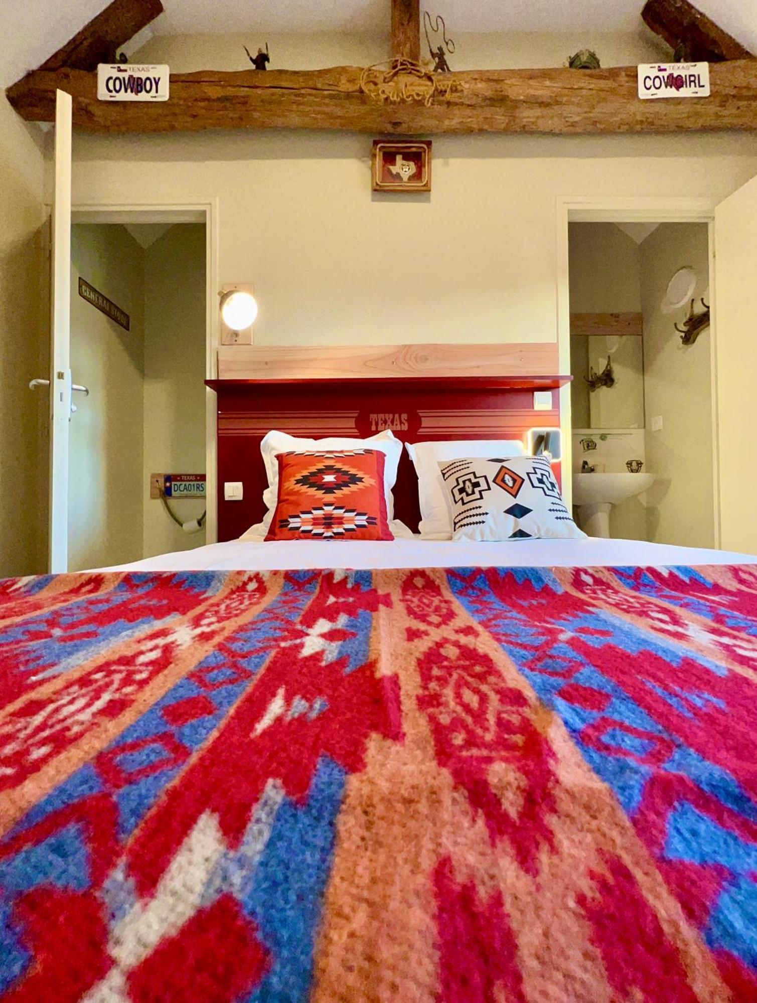 Hotel Le Ranch Brûlon Екстериор снимка