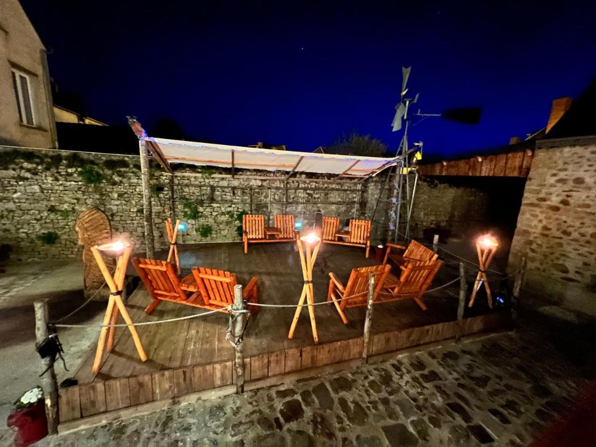 Hotel Le Ranch Brûlon Екстериор снимка