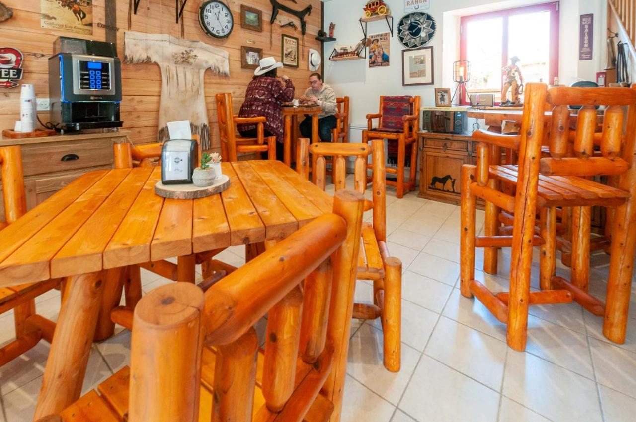 Hotel Le Ranch Brûlon Екстериор снимка