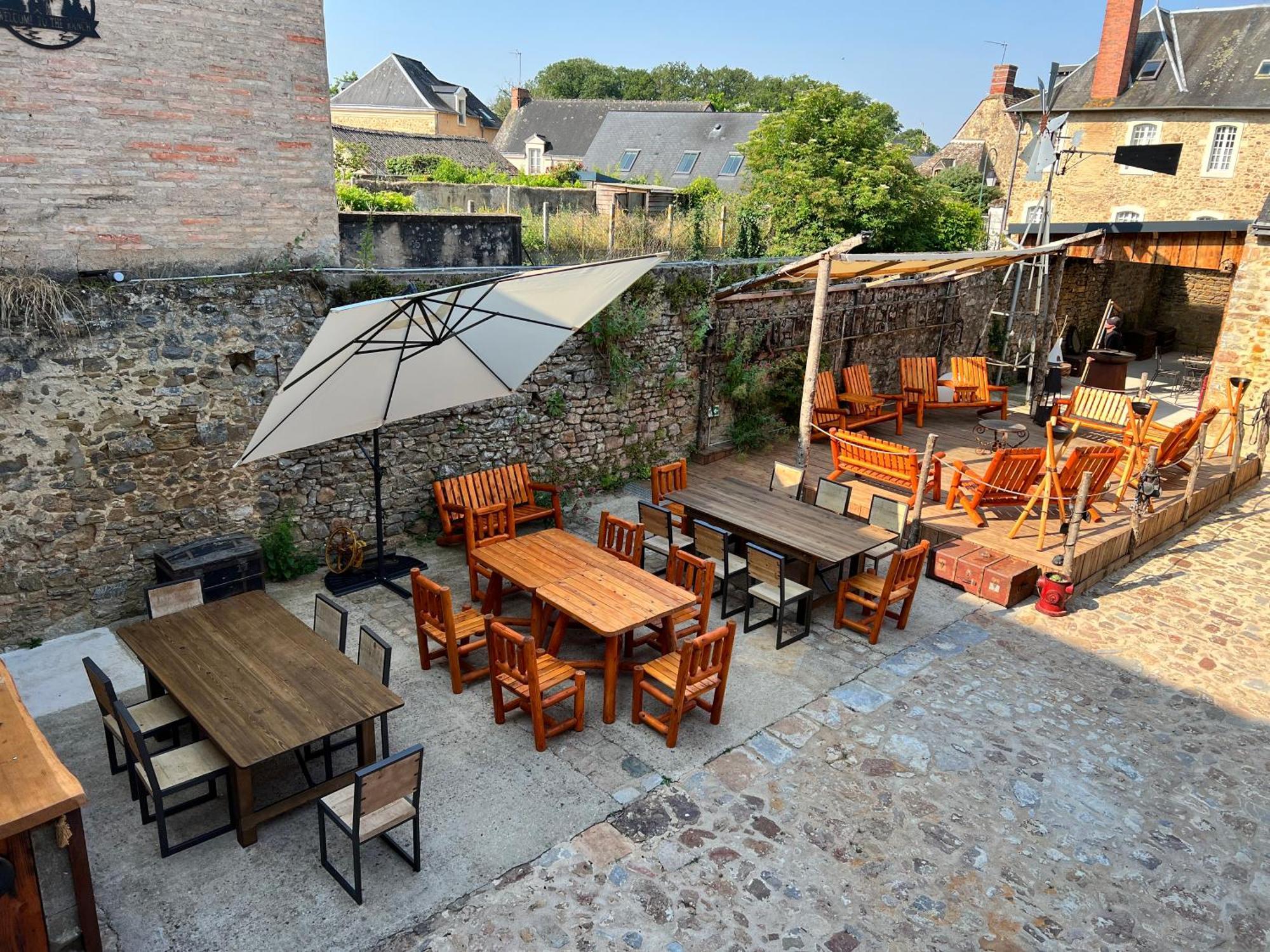 Hotel Le Ranch Brûlon Екстериор снимка