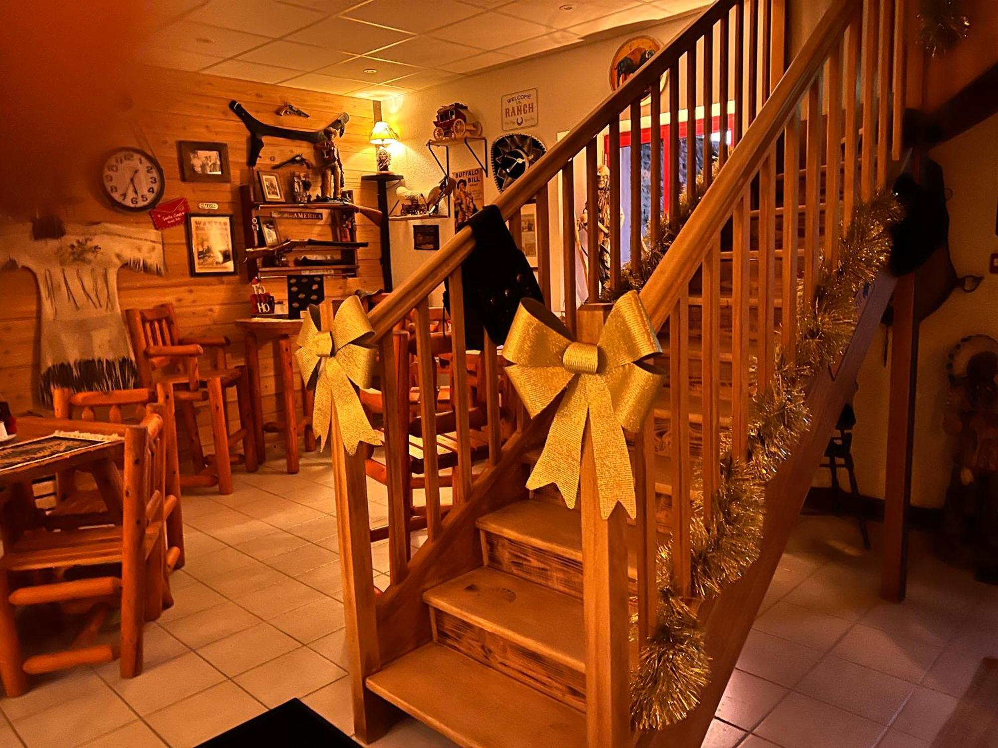 Hotel Le Ranch Brûlon Екстериор снимка