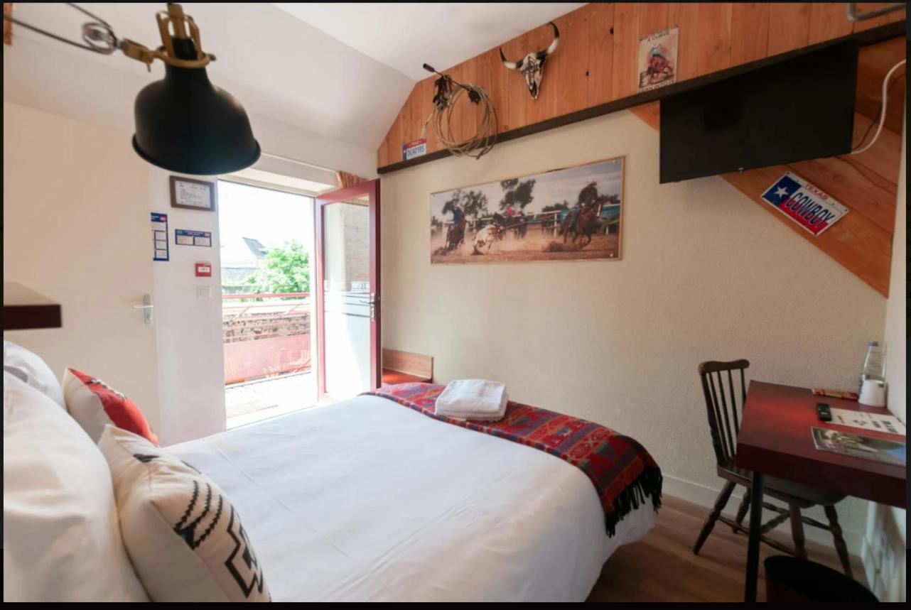 Hotel Le Ranch Brûlon Екстериор снимка