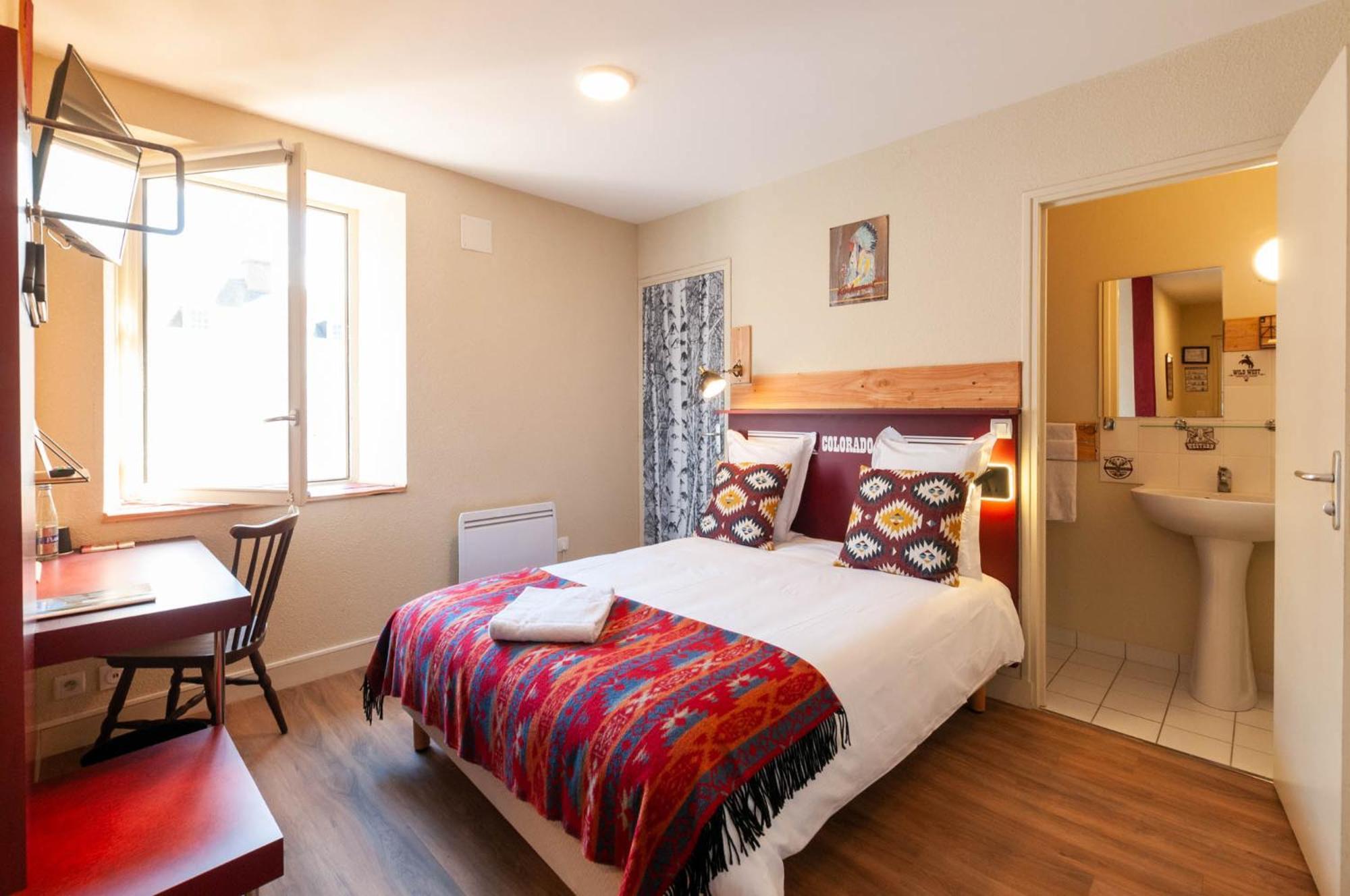 Hotel Le Ranch Brûlon Екстериор снимка
