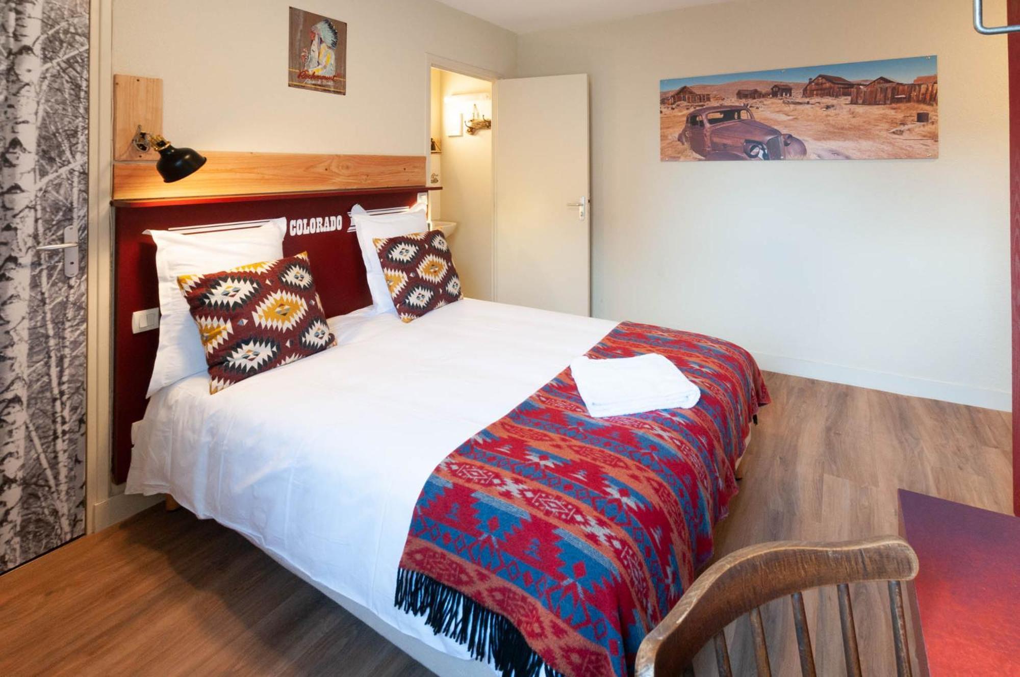 Hotel Le Ranch Brûlon Екстериор снимка