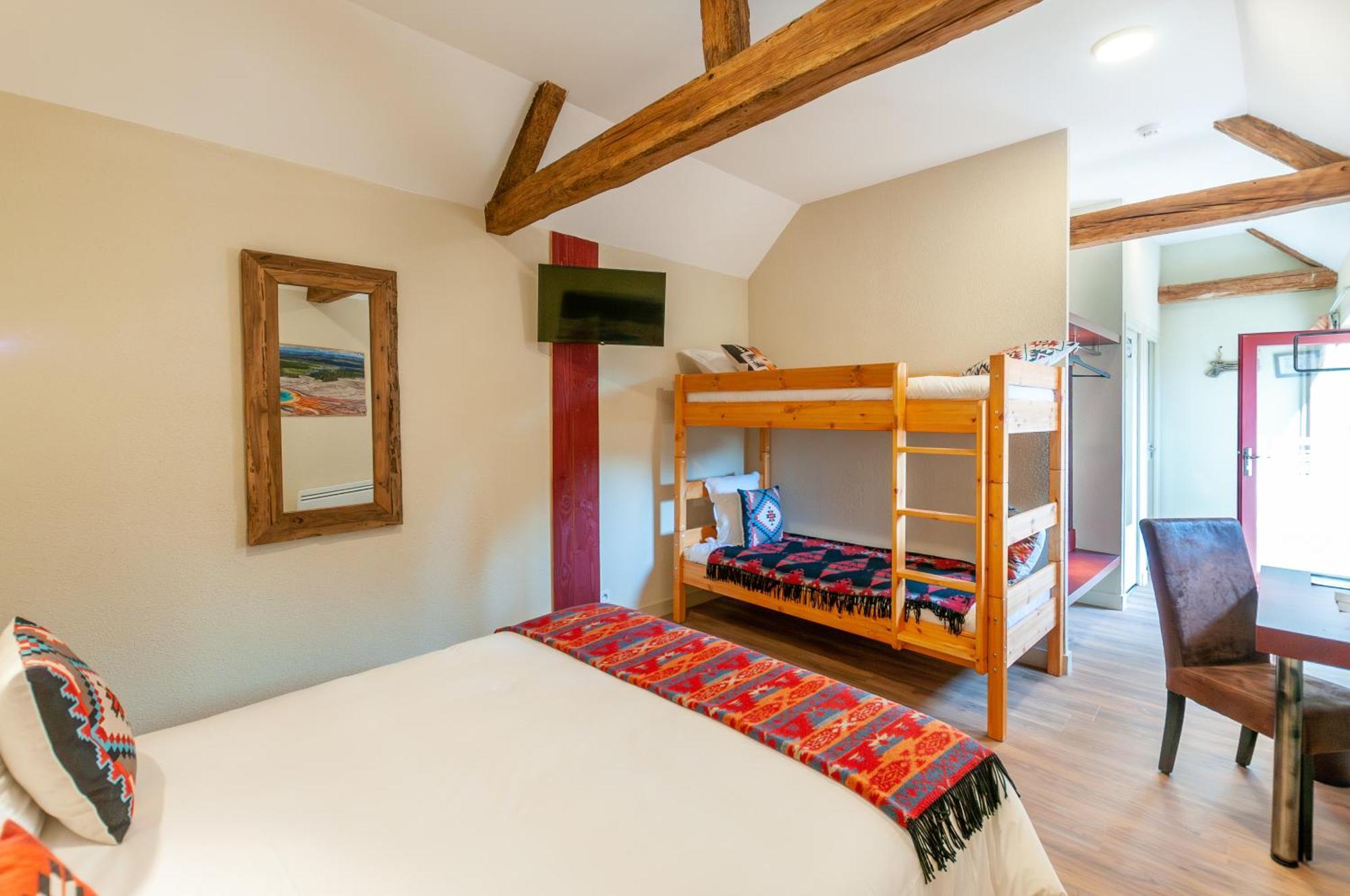 Hotel Le Ranch Brûlon Екстериор снимка