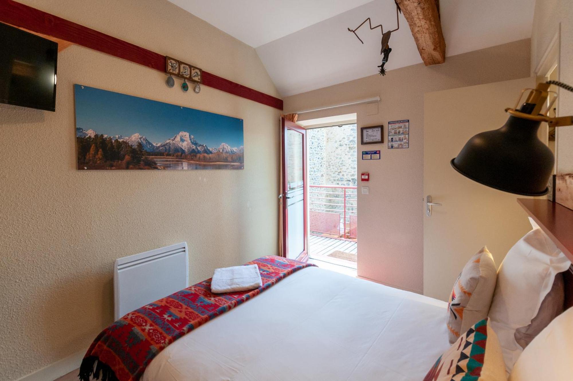 Hotel Le Ranch Brûlon Екстериор снимка