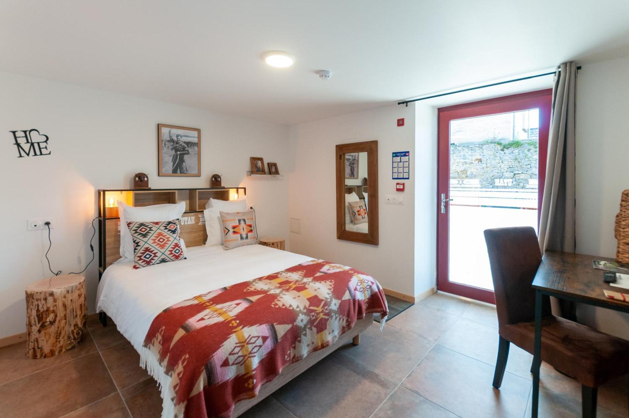 Hotel Le Ranch Brûlon Екстериор снимка